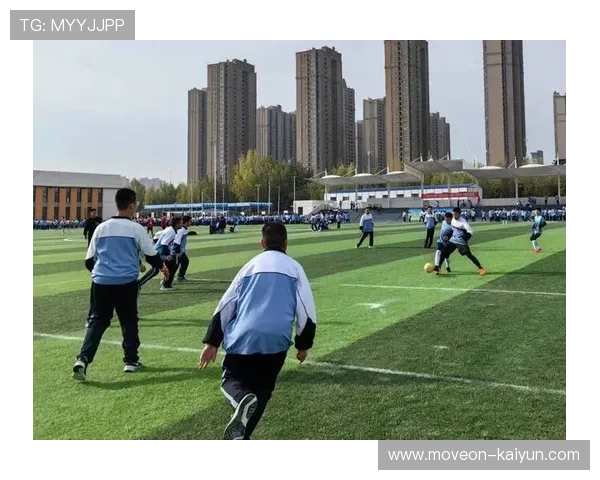 足球星新引领绿茵风潮展现年轻力量点燃激情梦想